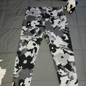 *XL* Old Navy Active Camo Print Leggings